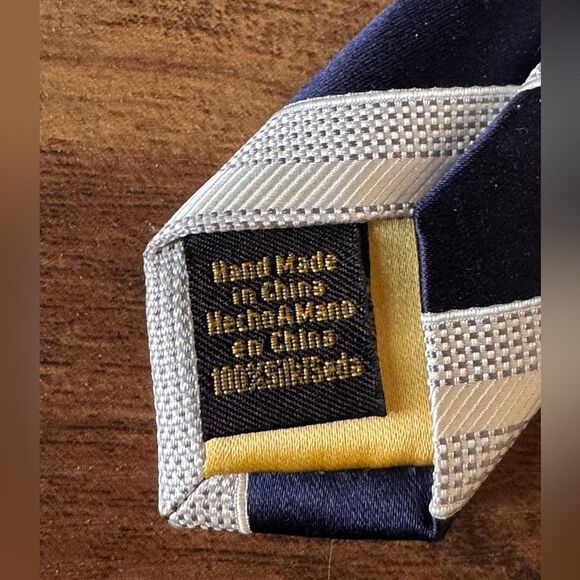 Vintage Donald Trump‎ [President] Trump Blue/White 100% Silk Signature Tie - Picture 6 of 6